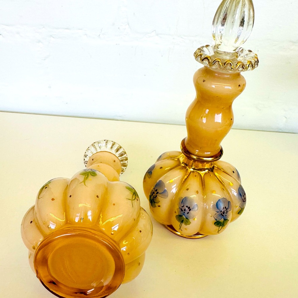 Vtg Fenton Art Glass Perfume Bottles Pink W/Blue Flowers &Gold Accents Signed‎ - Picture 4 of 10